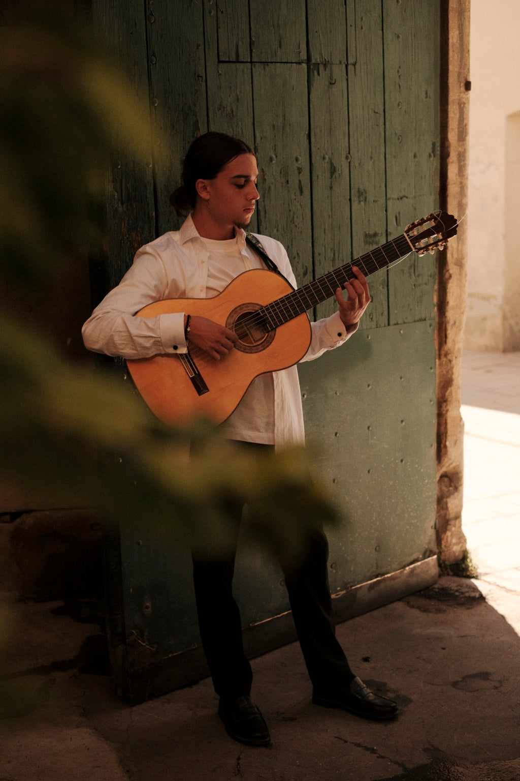 Lucas Fontana avec une guitare